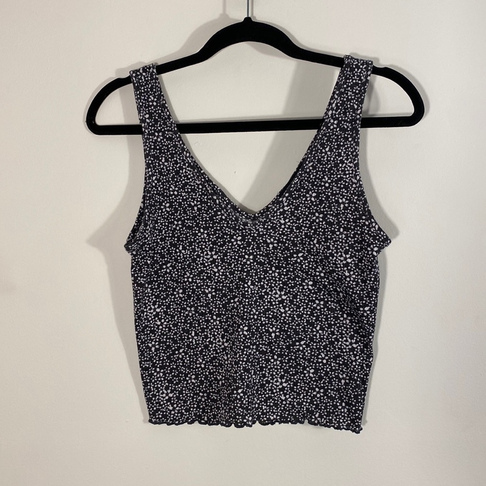 Black and White Floral V Neck Crop Top